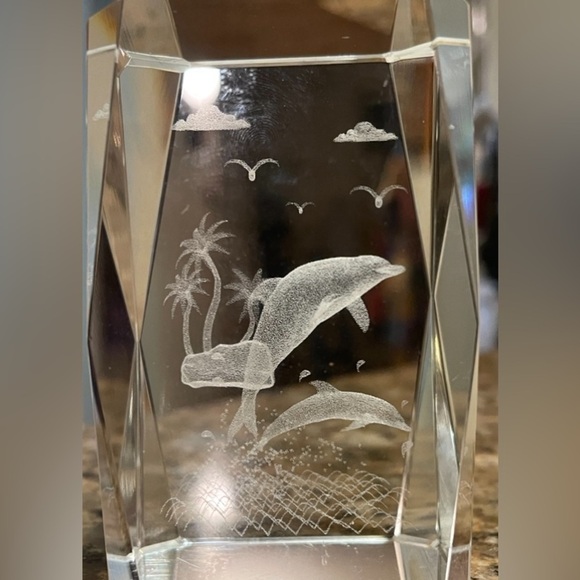 Beautiful 3D Dolphins, Seagulls & Ocean Etched Glass Holographic Paperweight - Picture 3 of 3